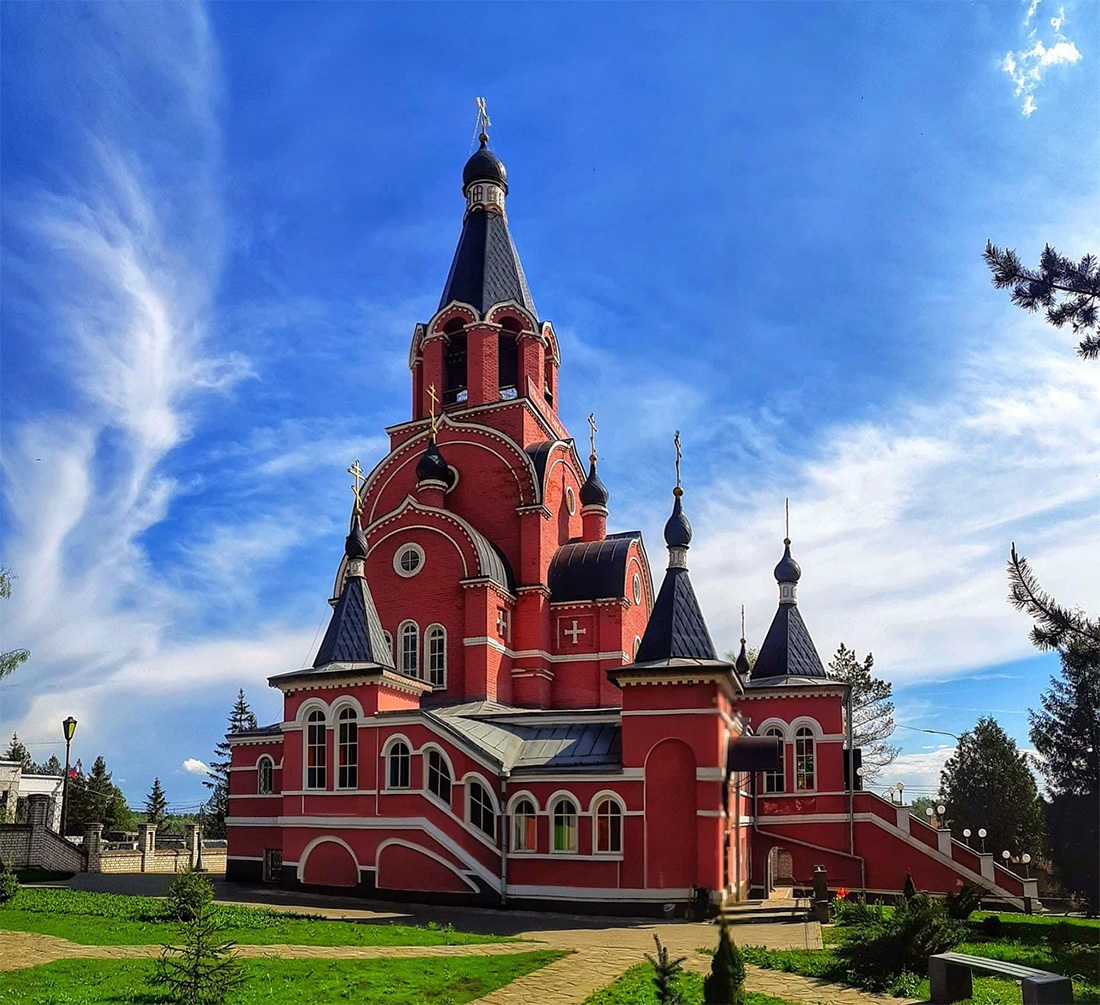 cerkov-novomuchenikov-i-ispovednikov-rossijskih