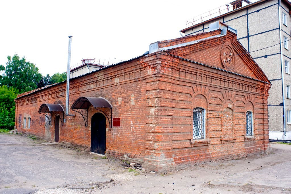 old-barn-building