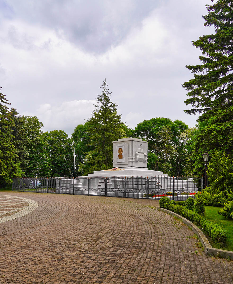 scale_1200 (1)