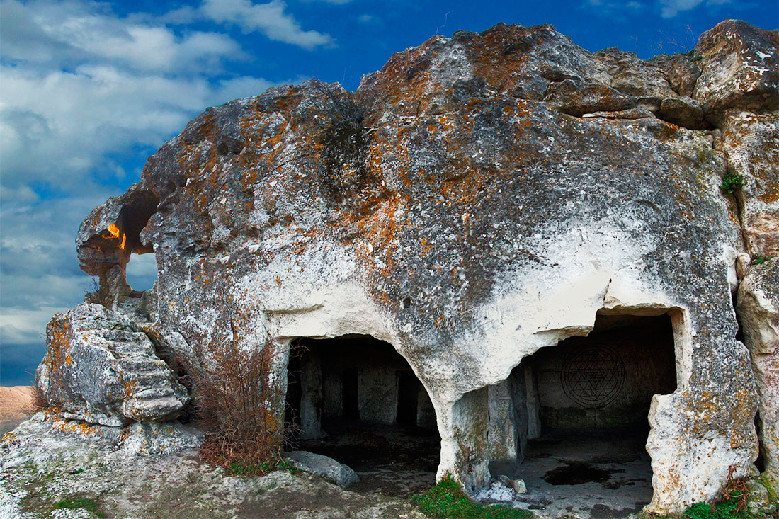 cave-city-mangup-kale