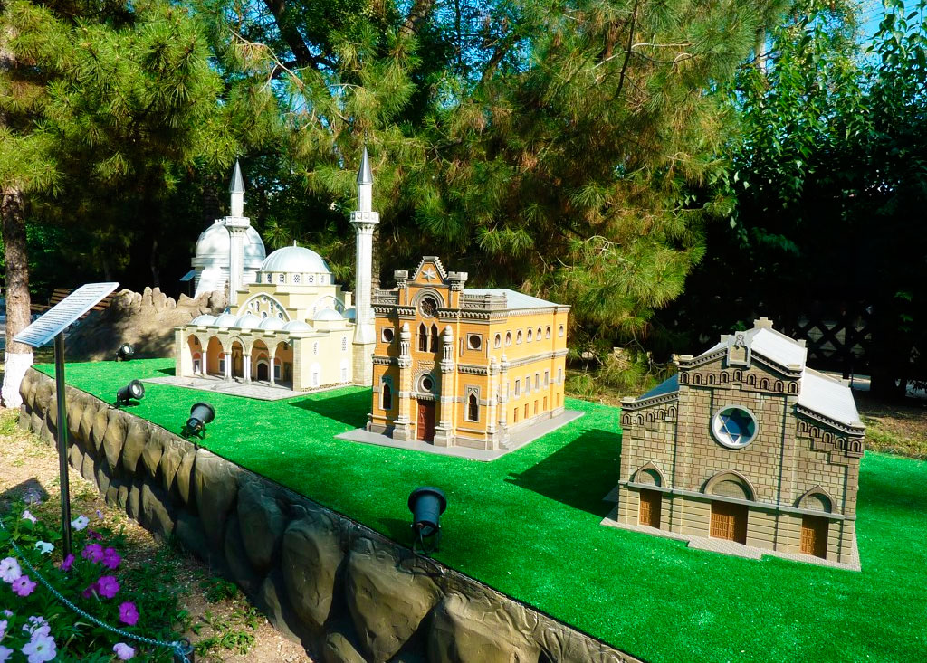 park-crimea-in-miniature