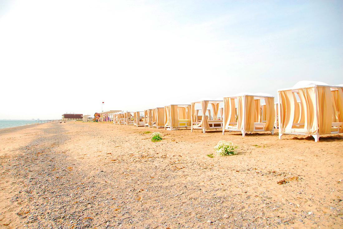 victoria-glamping-beach