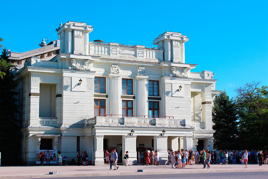 yevpatoriya-pushkin-theater
