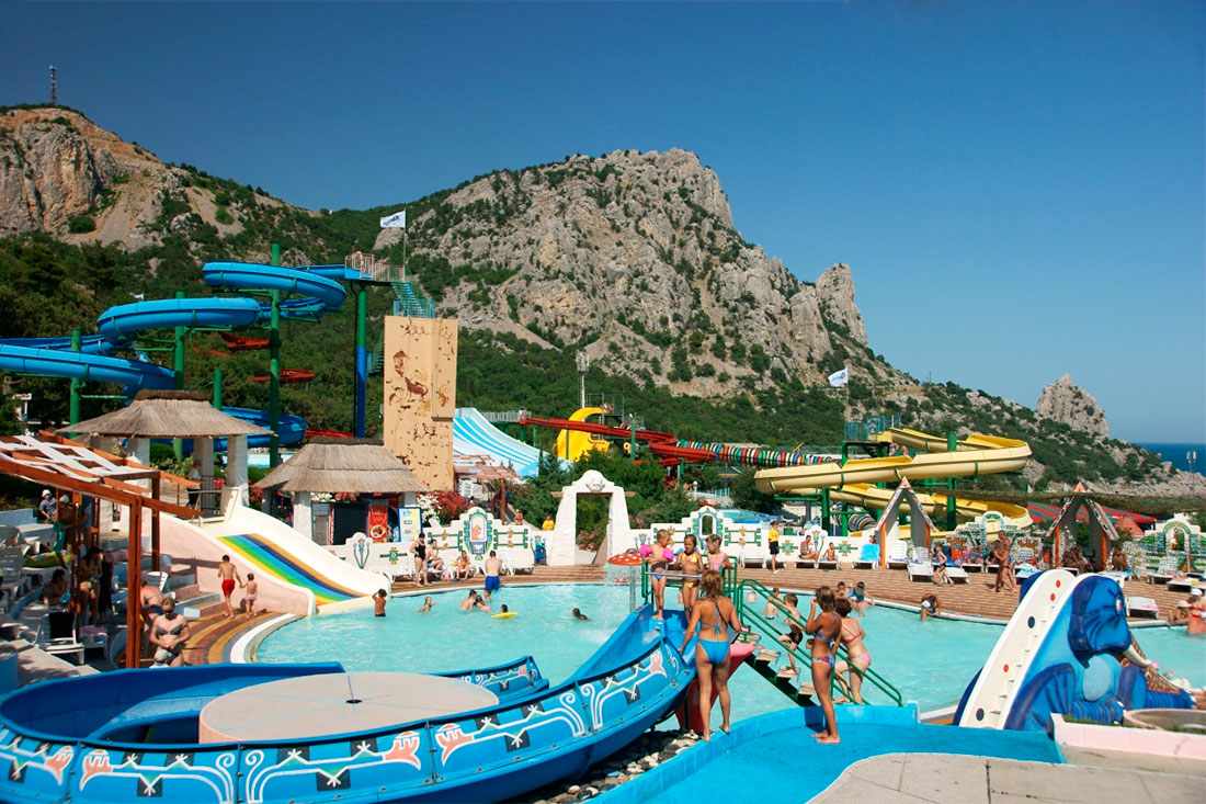 aquapark-blue-bay