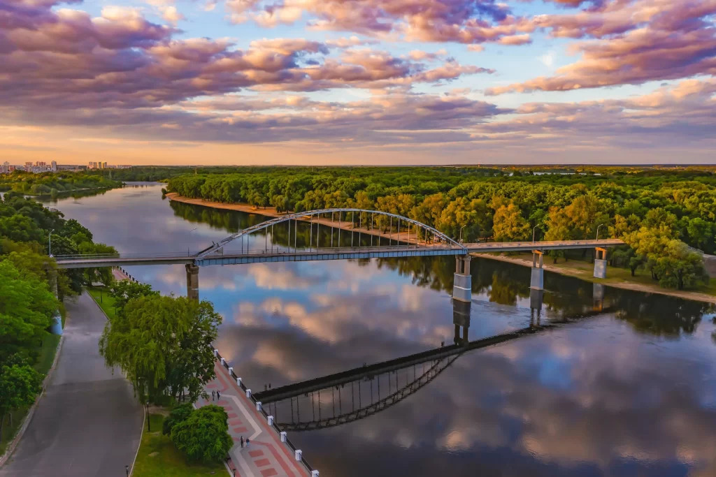 peshekhodnyj-most-v-gomele-1024x683