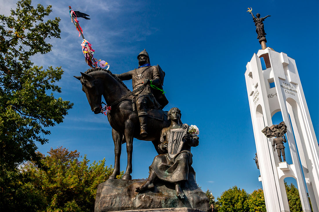 monument-to-the-1000th-anniversary-of-bryansk