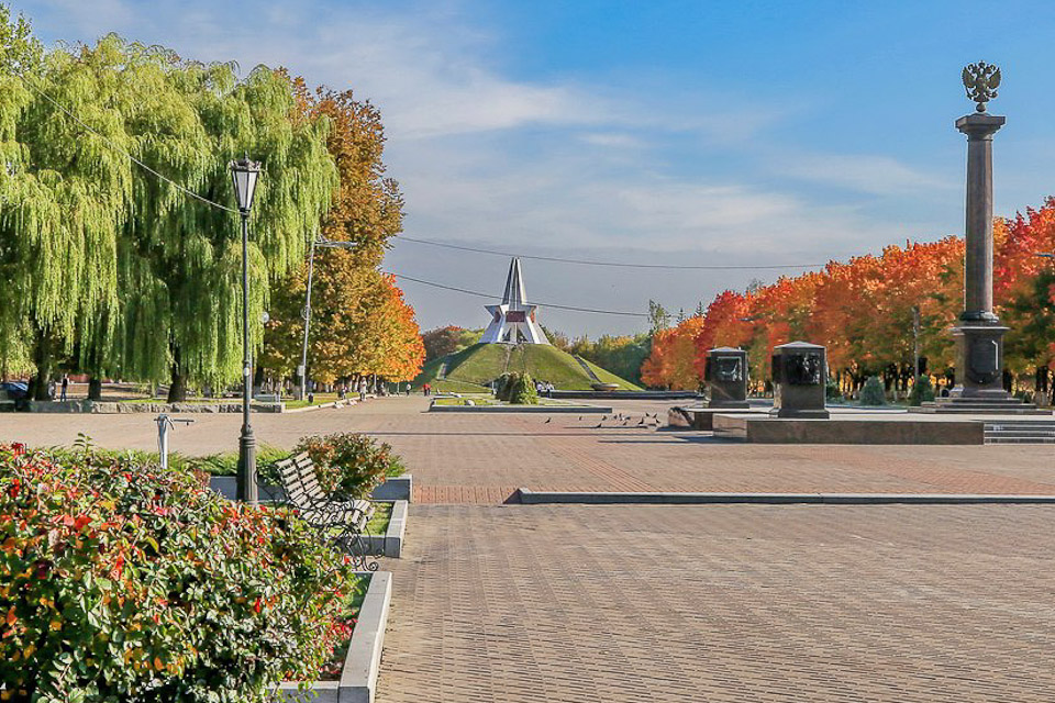 4._Kurgan_Bessmertiya_i_ploschad_Voinskoy_Slavy_2