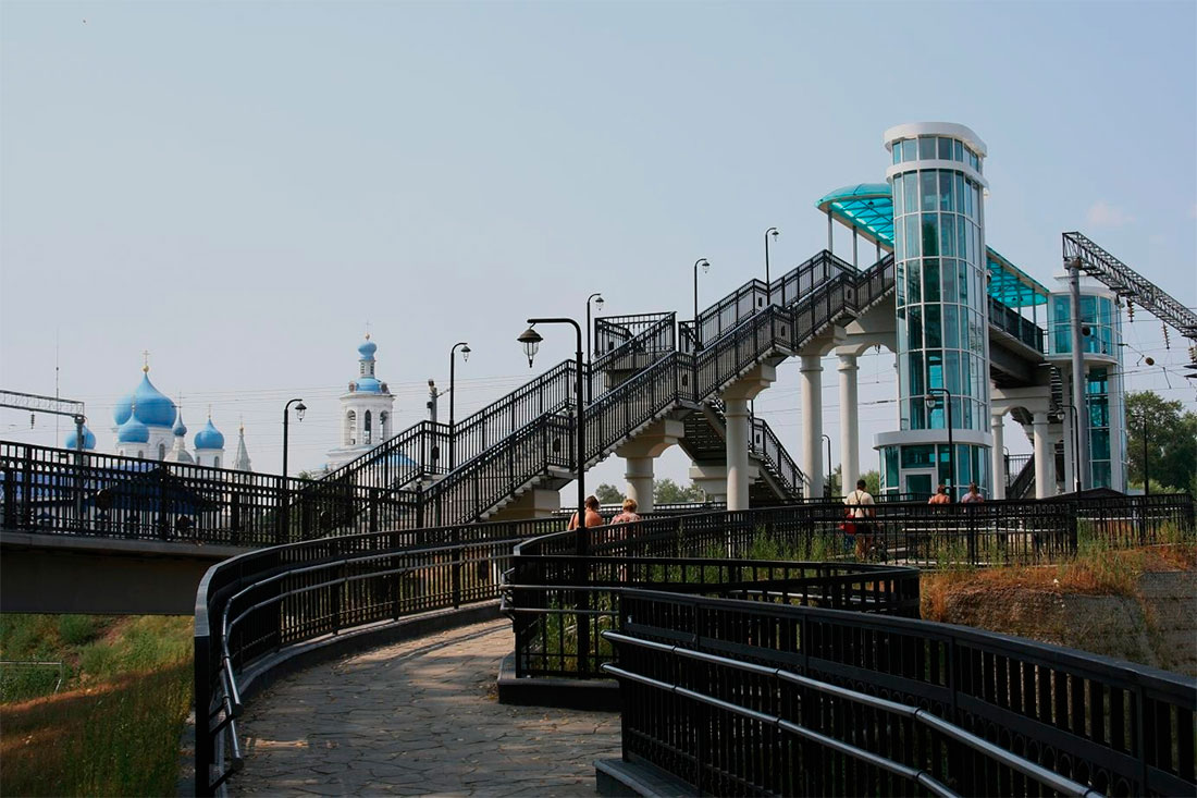 pedestrian-bridge-at-bogolyubovo-station