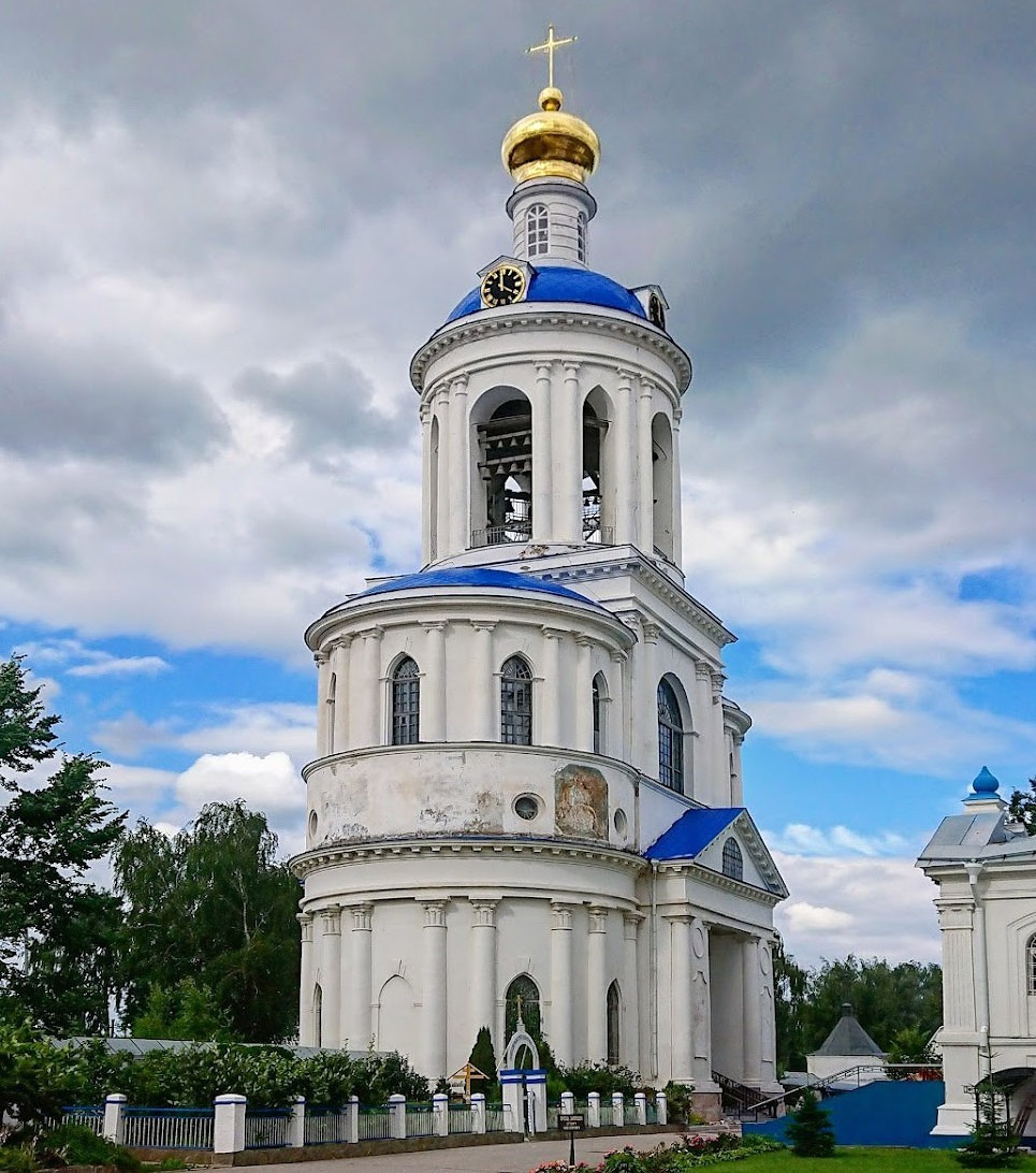 12-30-hk7z82-uspenskaya-tserkov-so-svyatymi-vorotami.cd9f7e96