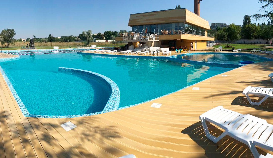 entertaining-aquacomplex-saxony-saki-crimea