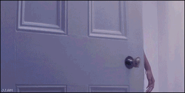 пацан принес полотенце