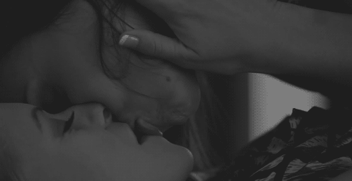 ЛЕСБИ ПОЦЕЛУЙЙЙЙЙЙЙЙЙЙЙ ОХУЕНЕН!!!!!!!!!!!!!!!!