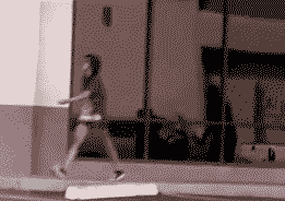 Девушку по морде