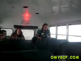 devushka_v_avtobuse_omygif_com