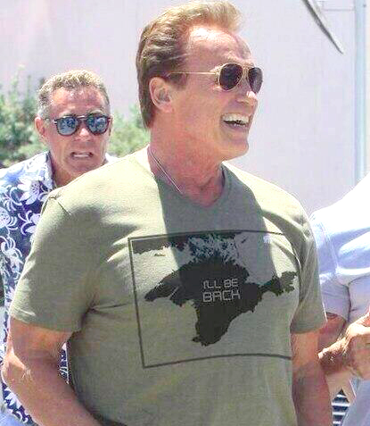 в футболке Крым