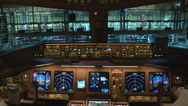 AirAustral_777_Cockpit_night