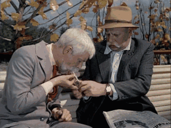 1365667790_gifki-sovetskoe-kino-pokurim-pesochnitsa-271944