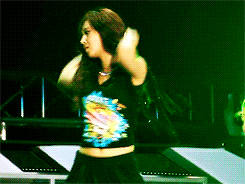 Yuri_SNSD_SMTOWN_2012_Dance_Battle_GIF_4