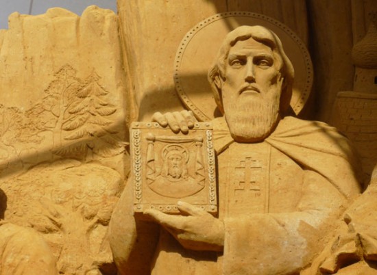 выставка скульптуры из песка у Храма Христа Спасителя