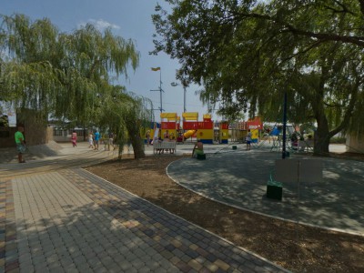Детская площадка на набережной Терешковой