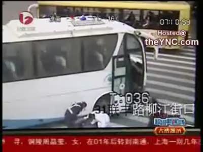 автобус и бедолага