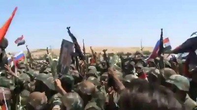 Сирийские солдаты под российскими флагами