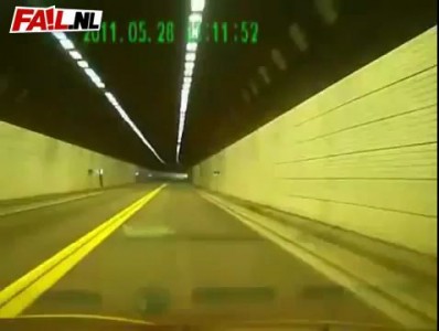 Лобовая авария в туннеле