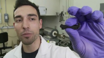 Nanotube sponge soaks up oil