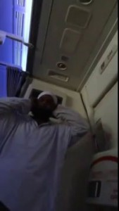 Спишь такой в самолете