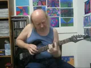 Дед лабает на гитаре