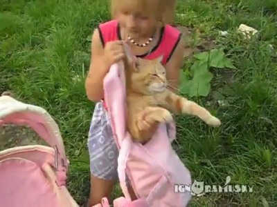 Girl, Cat... and Dummy (Девочка, кот и соска)