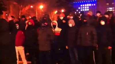 Футбольные фанаты защищают Евромайдан