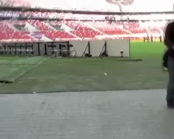 поле в Варшаве по-прежнему не готово для игры!