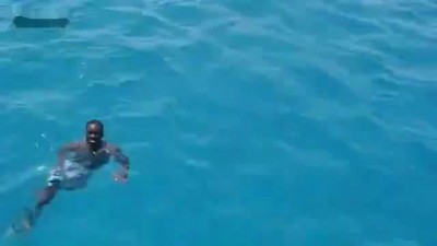 Негр забыл, что не умеет плавать