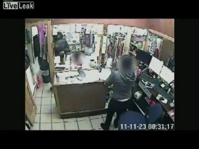 Armed robber points handgun in mother and childs face