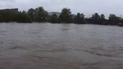 Povodně 06 2013 - Praha 3.6. - Bubenské nábřeží - 2 - Vltava se přes noc zvedla