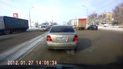 Пропусти дурака, пусть дальше едет.