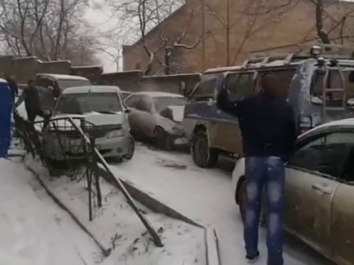 Жертвы первого снега во Владивостоке