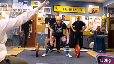91-летний пауэрлифтер выжимает 130 кг.