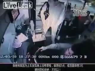 Водитель автобуса зарезал пассажира. Китай