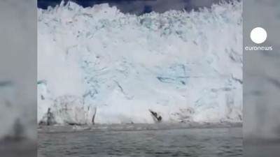 Таяние льдов Гренландии приобрело "беспрецедентные"...