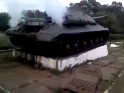 Донецкие ополченцы завели танк времен Второй Мировой войны