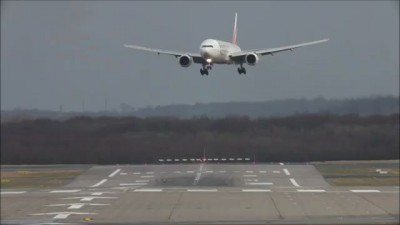 Crosswind Landings during a storm at Düsseldorf B777,767,757 A330 Sturm Andrea, (watch in HD)