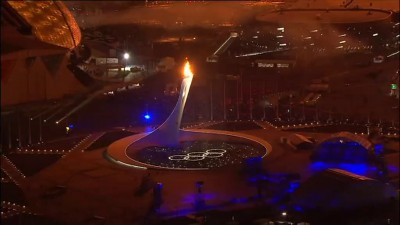Фонтан у Олимпийского огня.