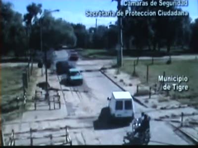Аргентинец спас машину рискуя жизнью