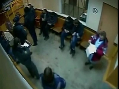 Голый ластоног в отделении