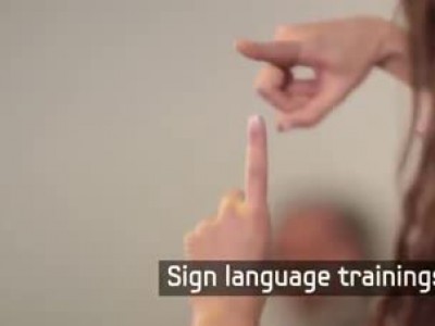 скрытая камера Чтобы удивить глухого парня, целый городок выучил язык жестов