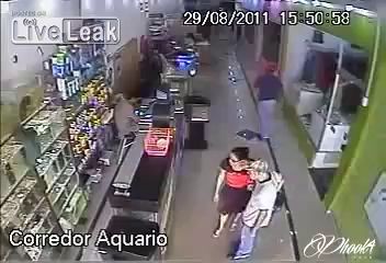 Грабителю прилетело 18+