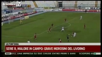Игрок Ливорно умер на поле (14/04/2012)