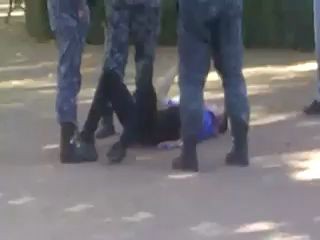 Продолжение видео про студента раскидавшего двух "Беркутов".
